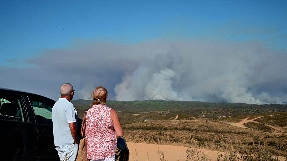 El incendio de Huelva amenaza viviendas: 800 evacuados en plena sequía