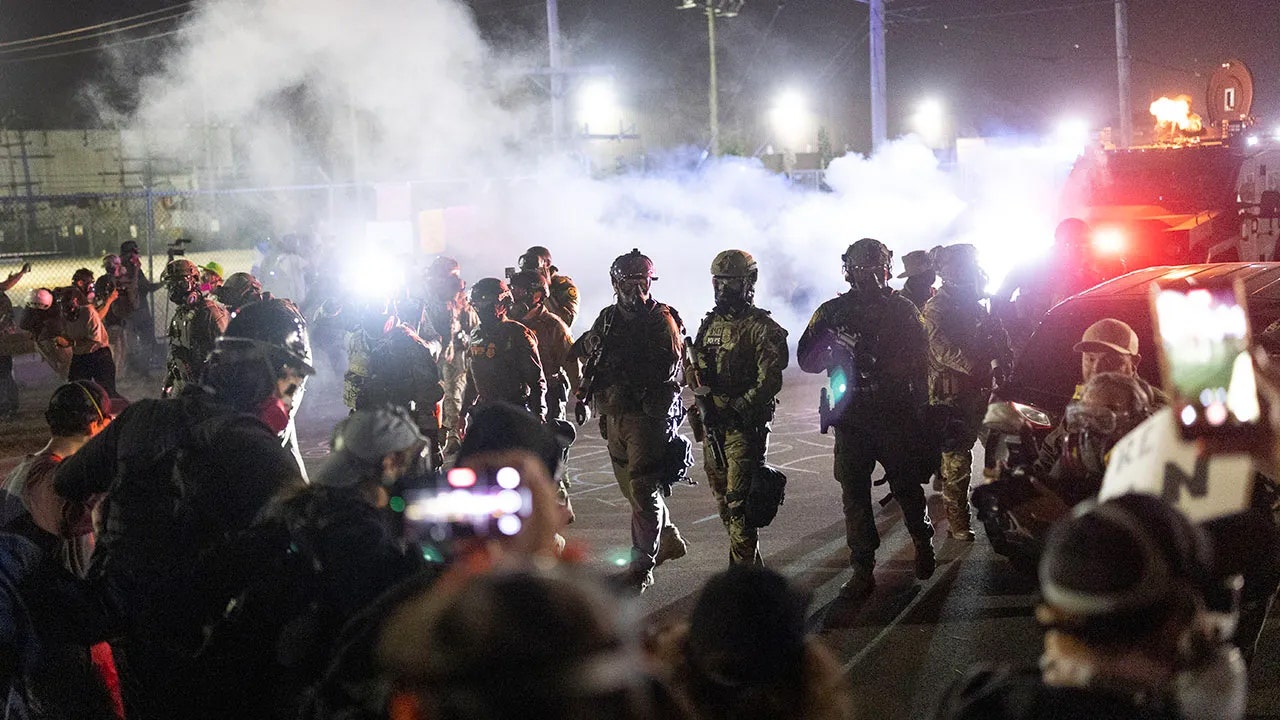 ICE chief fires back at Chicago-area mayor, cites ‘violent rioters’ after weeks of Broadview unrest