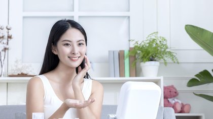 Tren Baru Kulit Glowing Sehat Jadi Impian Banyak Orang, Intip Rutinitas Perawatannya!