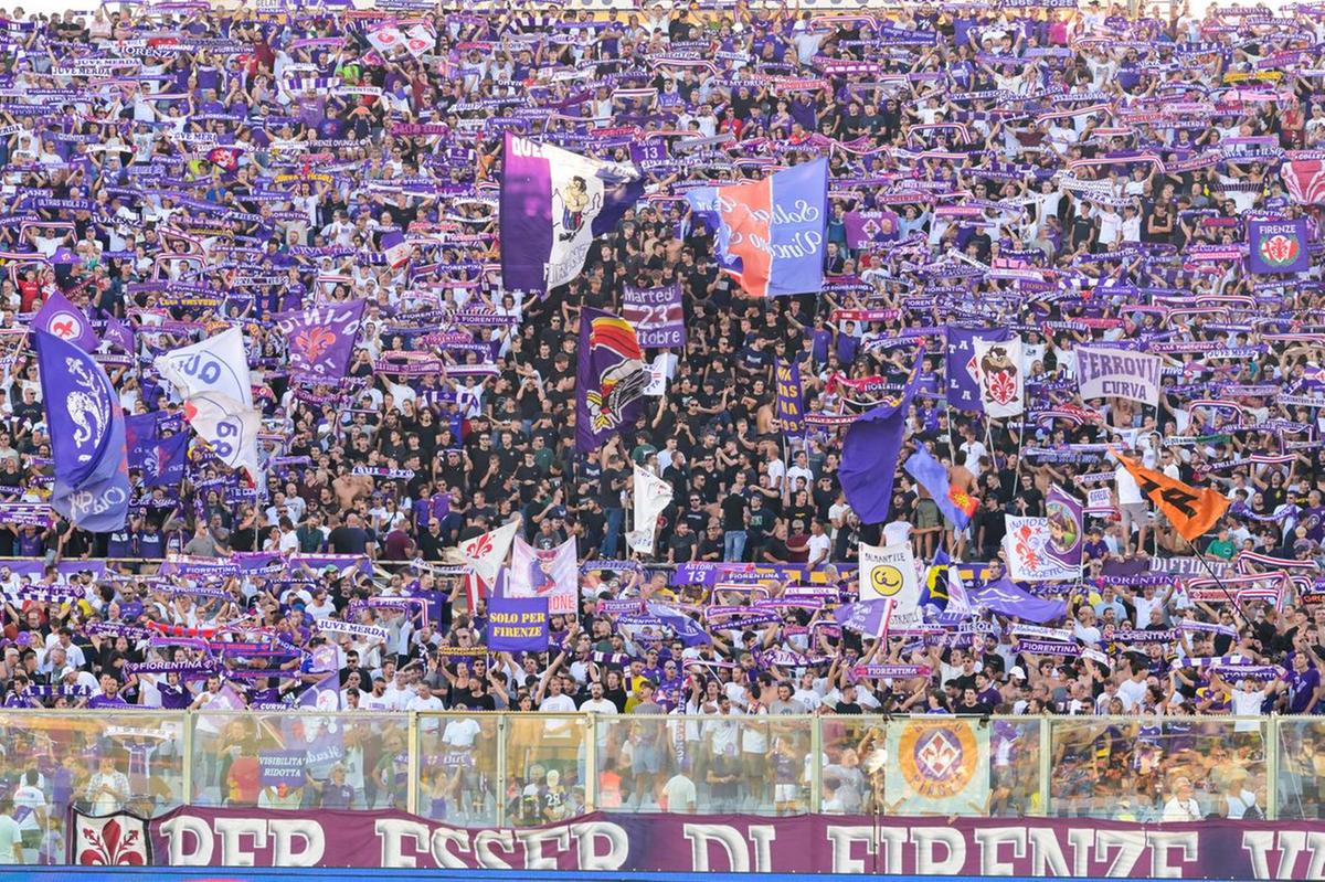 Identificati con i labiali. Trenta ultras viola assolti per il coro: "Non fu odio razziale"