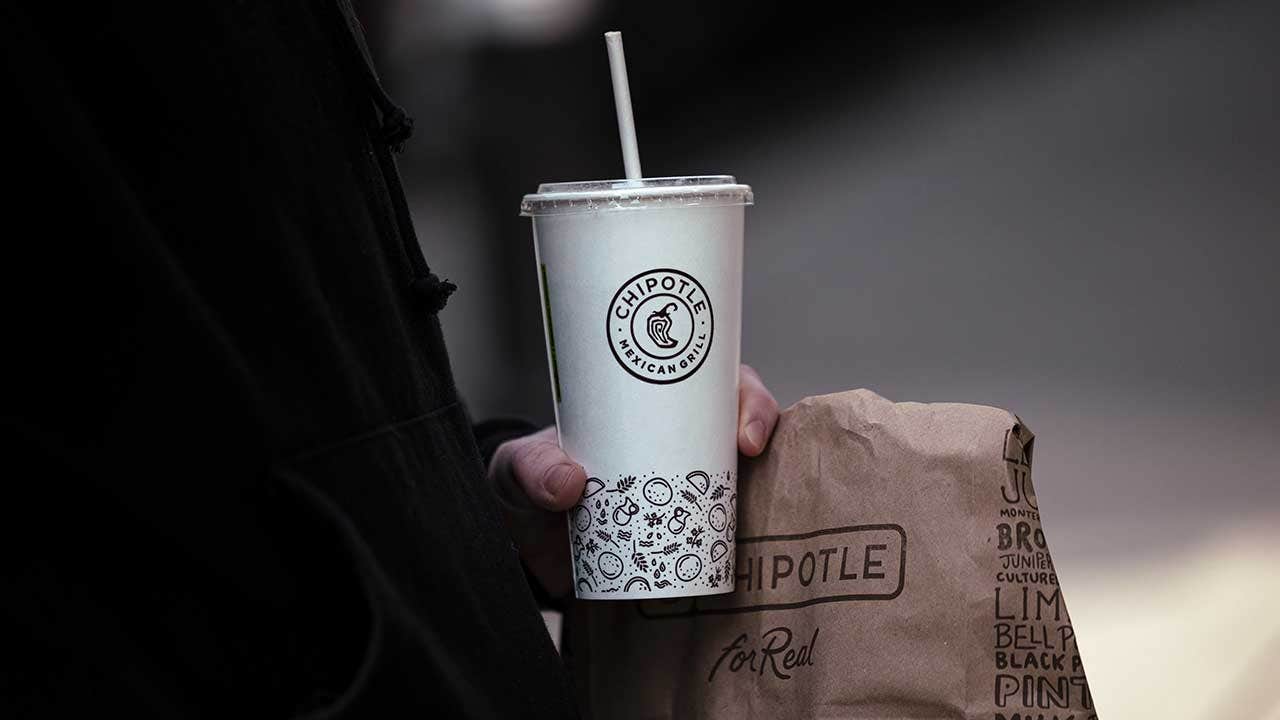 Minnesota woman sues Chipotle after burrito bowl allegedly caused Salmonella infection, sepsis