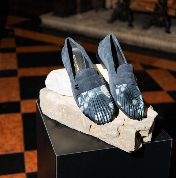 Il lusso femminile di Christopher incanta Milano