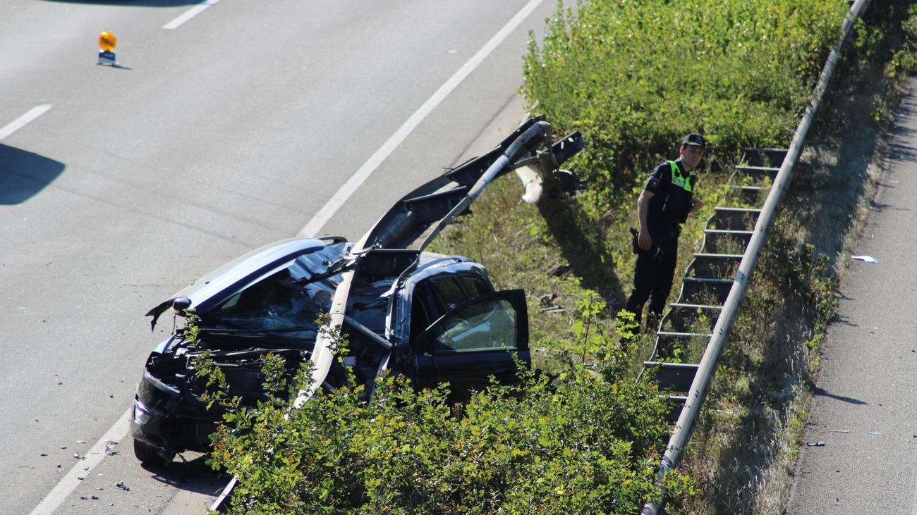 Autobahn 27: Mit Auto unter Leitplanke geraten: Mann wird schwer verletzt