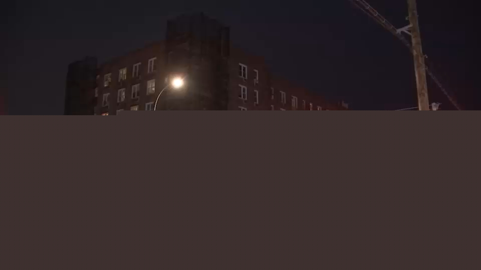 Apartments evacuated after scaffolding comes loose from Brooklyn building