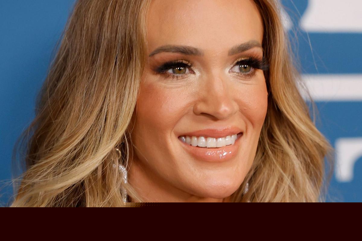 Watch Carrie Underwood Duet With a Talented Pastor at Church