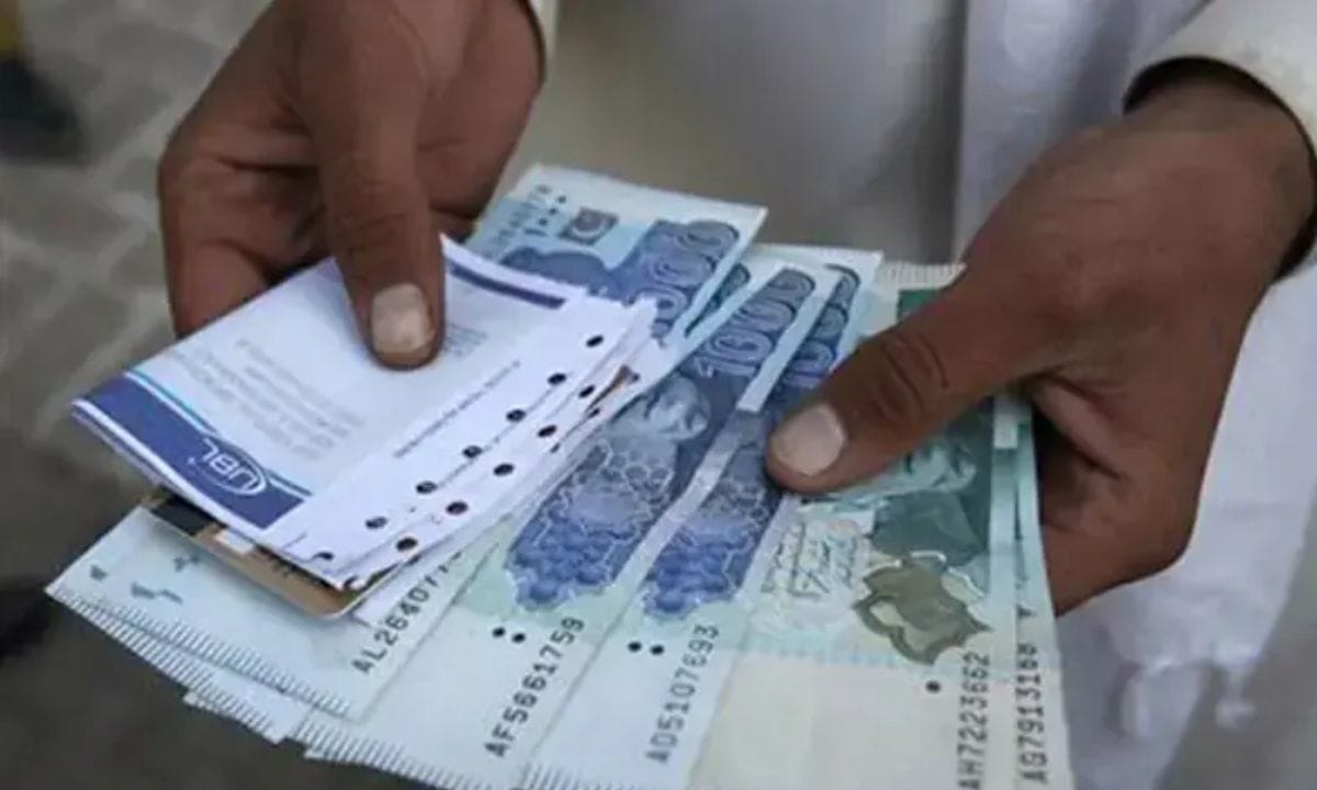 Govt Signs Deal with 16 Firms to Launch Pension Scheme