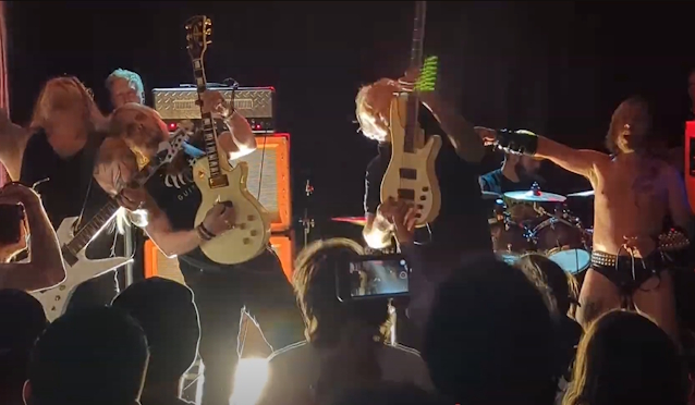 Watch: JUDAS PRIEST's RICHIE FAULKNER Performs IRON MAIDEN's 'Fear Of The Dark' With Nashville's DESTROY DESTROY DESTROY