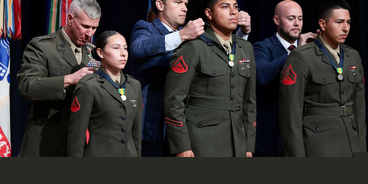 This dishonorable Trump henchman is robbing fallen heroes — literally