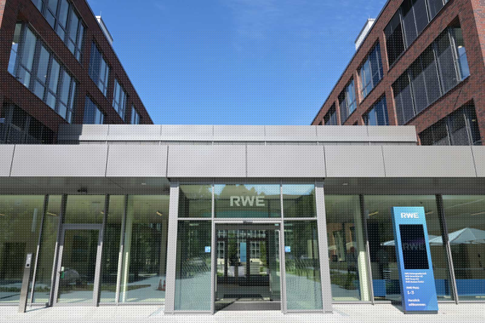 RWE Produces First Green Hydrogen at 300 MW Lingen Plant as Germany’s Largest Integrated Hydrogen Hub Takes Shape