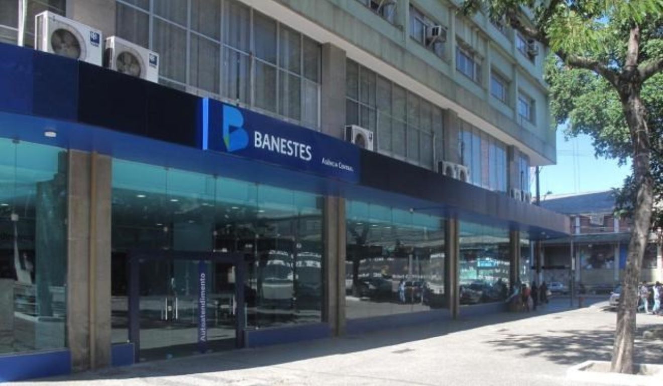 Idoso ameaça explodir bomba em agência do Banestes em Vitória