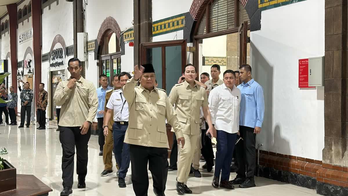 Prabowo: Kereta Api Harus Layani Rakyat, Tak Sekadar Cari Untung
