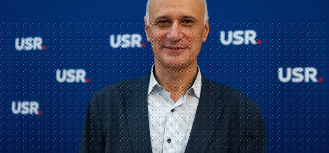 USR critică PSD si AUR pentru amendamentul care presupune ca scoaterea din funcțiune a capacităților de producție să se facă doar dacă noile capacități de producție sunt funcționale