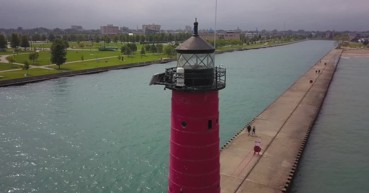 Kenosha lighthouse artist residency gives local painter unique access