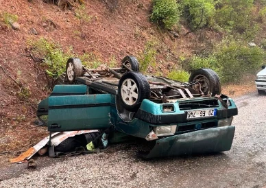 Takla atan otomobilde baba öldü, kızı yaralandı