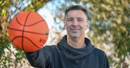Après avoir affronté Michael Jordan sur les parquets, Eric Struelens a combattu la maladie : “Soudain, je crachais du sang”