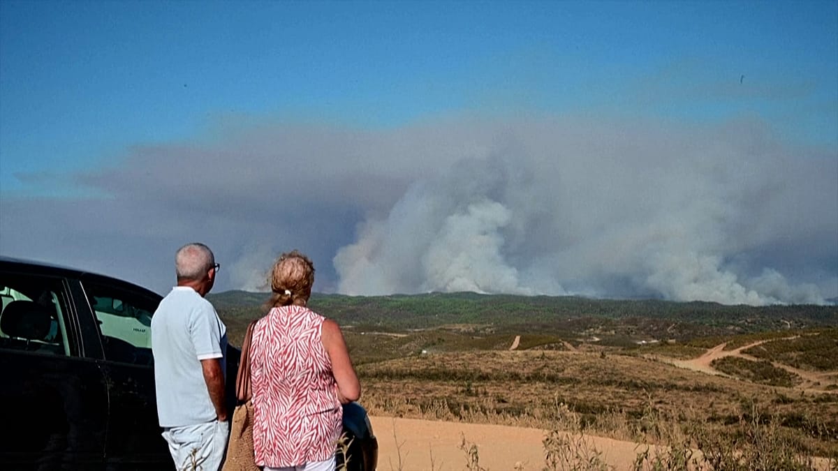 Spain’s Huelva blaze threatens homes, 800 evacuated amid severe drought
