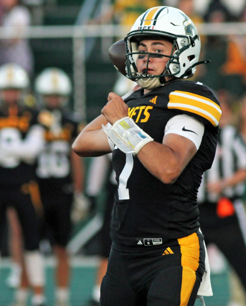 Amherst football: Cy Christensen joins Lorain County’s elite passers by hitting 7,000-yard milestone; Comets in pursuit of playoff berth