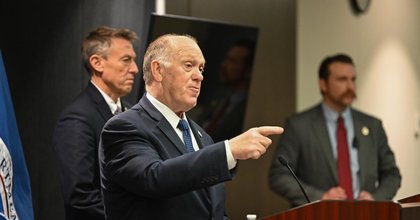 Zar fronterizo de Trump advierte ‘tolerancia cero’ si manifestantes atacan a agentes: ‘Serán arrestados’