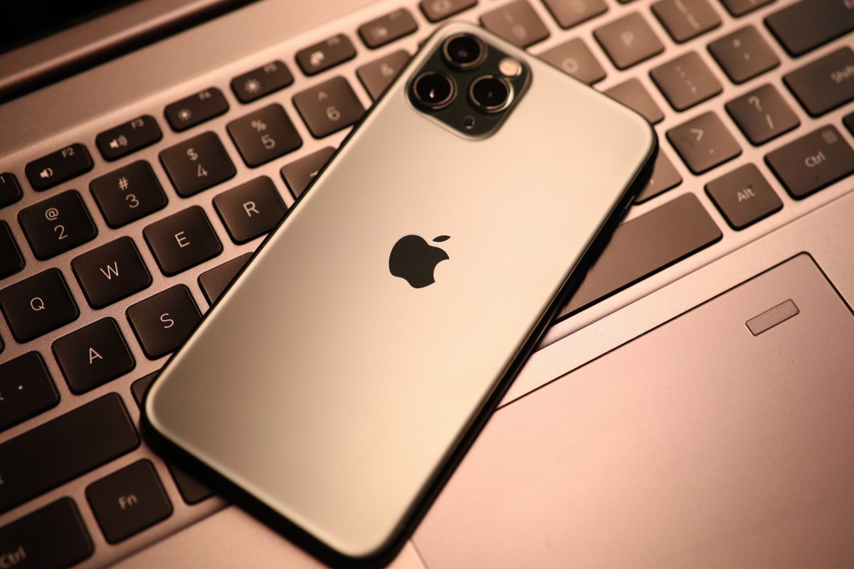 Apple Abruptly Halts Latest iOS Rollout—What Might Be Behind It