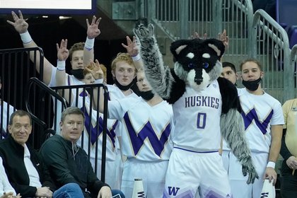 Watch Washington Huskies vs Illinois college basketball streaming for free tonight