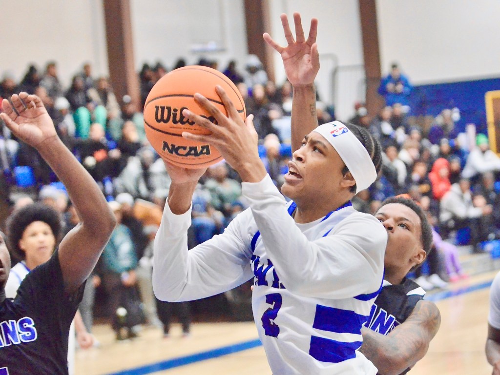 Ewing boys basketball romps Hopewell to earn CVC Colonial co-championship