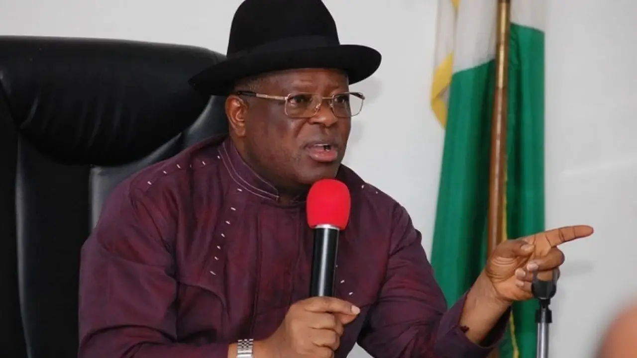 Comment on Umahi inspects road projects in Oyo, tasks contractors on quality  delivery by Eupage
