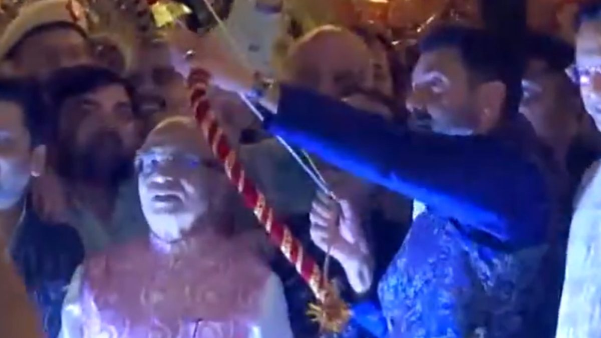 Bobby Deol Shoots An Arrow, Performs Ravana Dahan At Delhi's Ramlila At Red Fort | Watch