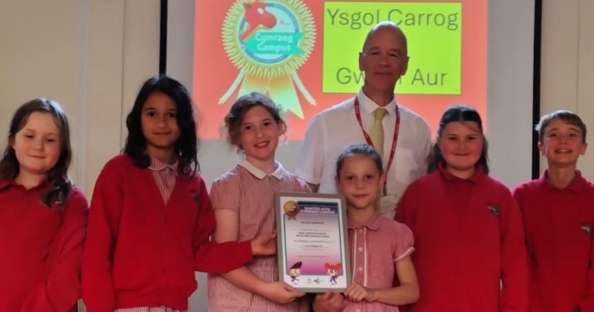 Denbighshire school wins award for promoting Welsh language