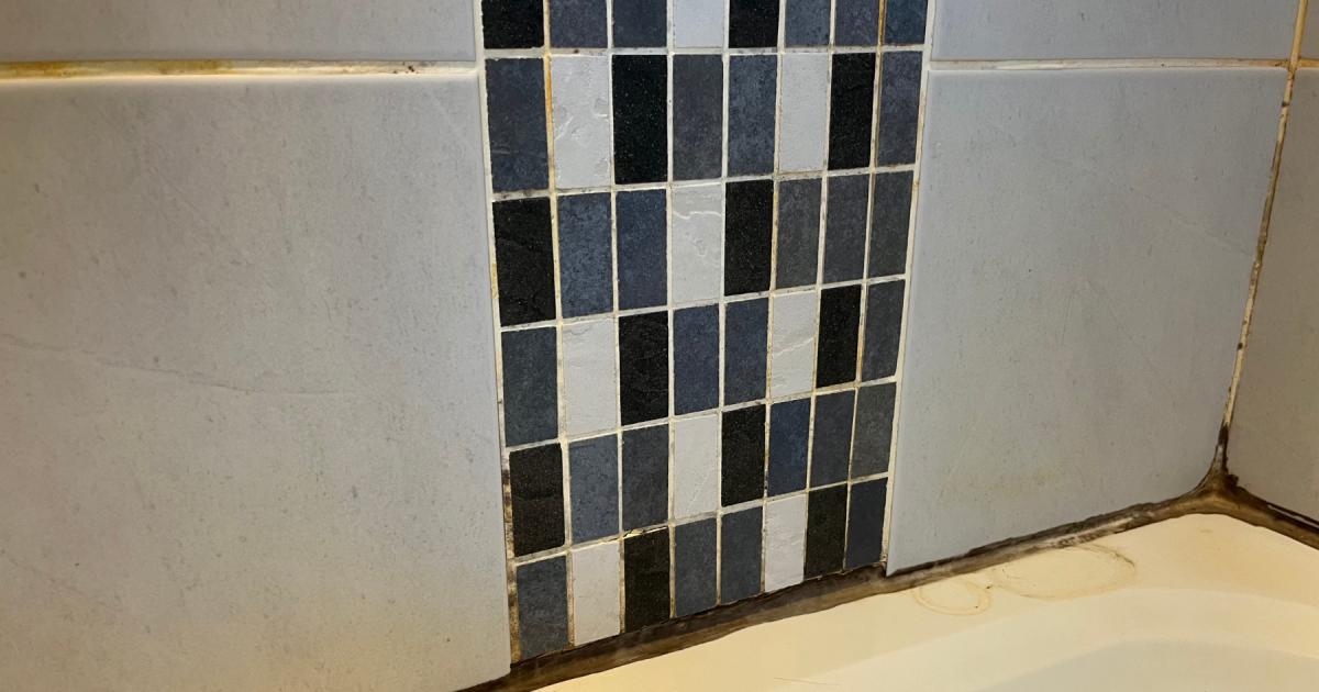 People urged to stop scrubbing 2 things in the bathroom as better method shared