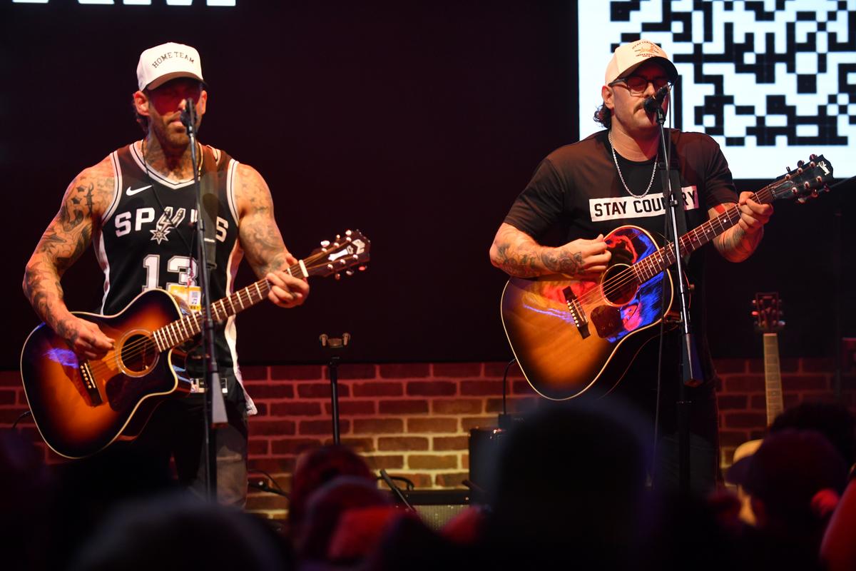 Win Tickets: Lakeview Live at Touch of Texas