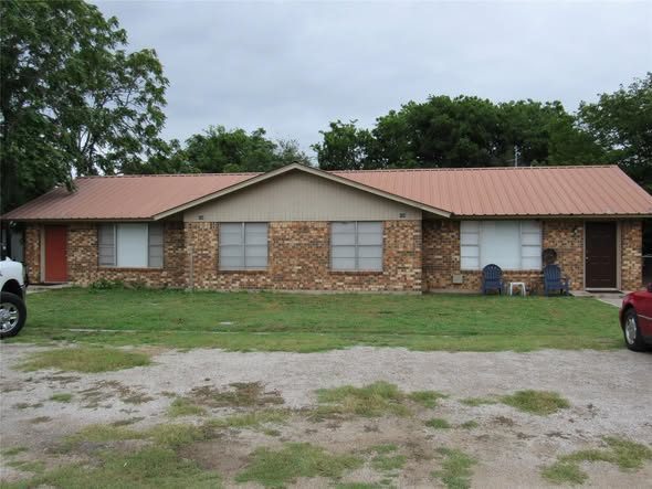 Investor Alert: 4 Duplexes, 2 Homes & Expansion Potential for $485,000