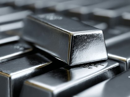 Silver dropped by more than 20% in just two days amid massive profit-taking. What's next?