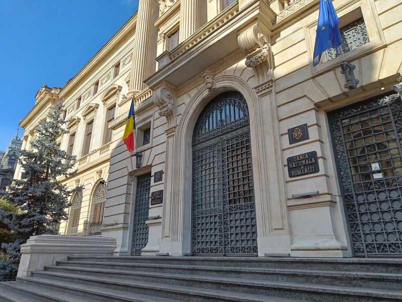 Rezerva valutară de la BNR scade cu peste 170 milioane de euro. În octombrie, vine și factura datoriei publice: 2,5 miliarde de euro