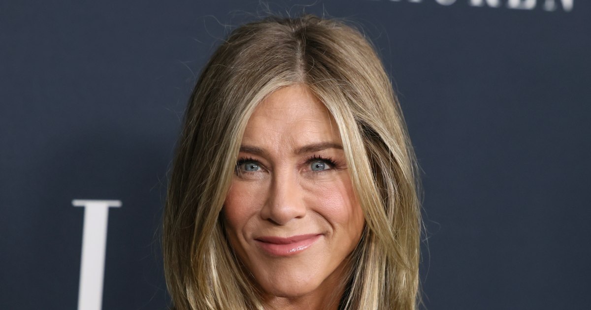 Jennifer Aniston's Baggy, California-Cool Jeans Are the 'It' Look of 2026