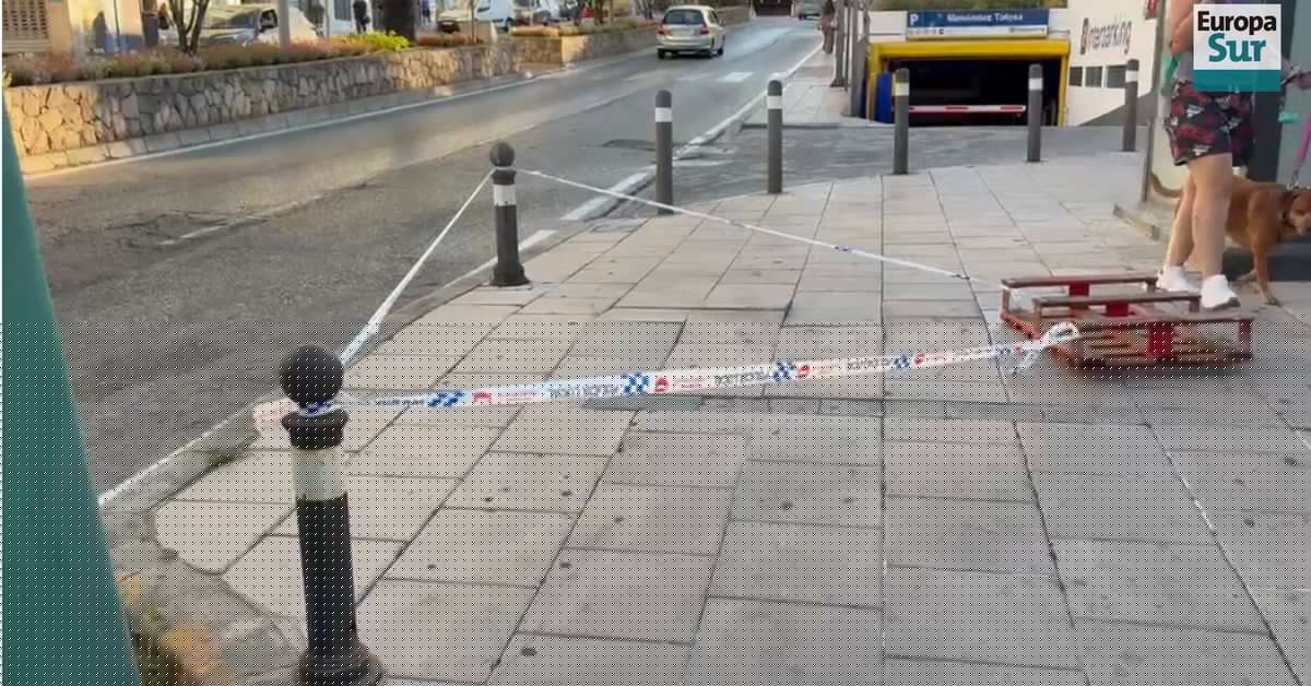 Una mujer se fractura la rótula al tropezar con una acera levantada por el calor en Algeciras
