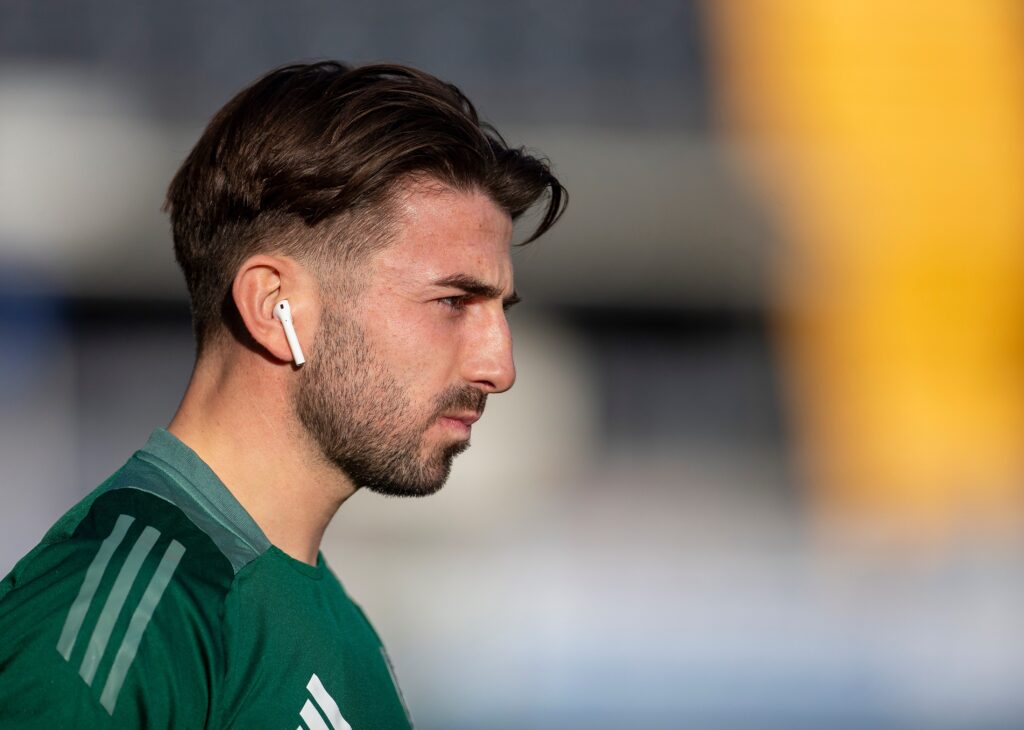 Comment on Stephen McGowan Delivers Greg Taylor Celtic Return Update by Alberto