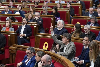 El parlament insta la CCMA a crear una eina audiovisual per a l’aprenentatge del català dins 3Cat