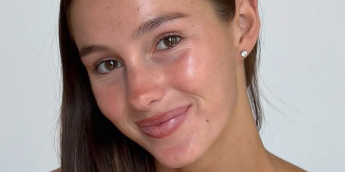 Ella Alexandra Shows How Adjusting String Bikini ‘Isn’t Easy To Do’