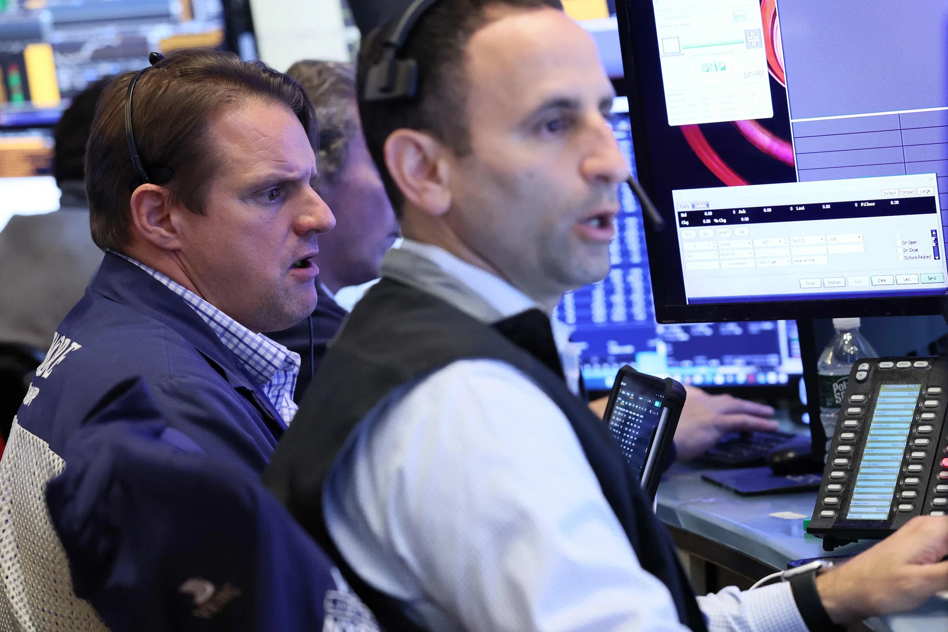 US: Wall Street closes higher as investors shrug off jobs data, US shutdown