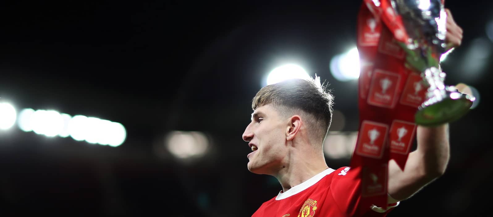 22-yo United player in talks to leave before deadline day, permanent exit "on the table" - report