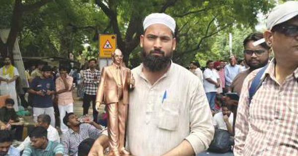 UP Police accused of detaining Muslim man’s family for serving food at Jantar Mantar protest