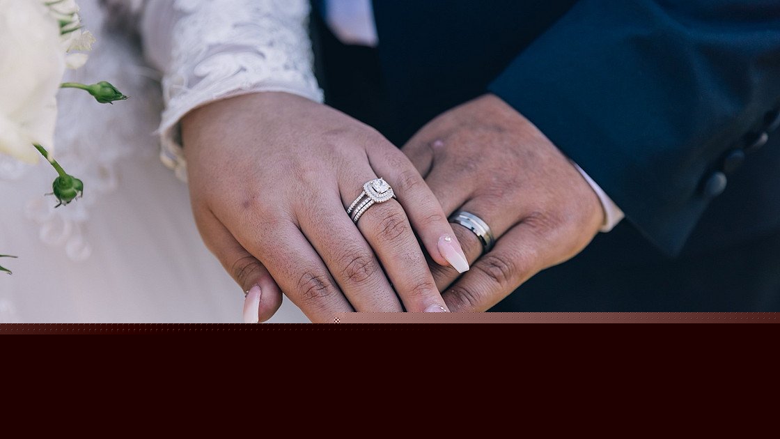 OLG Bamberg zur Anwesenheit bei Eheschließung von Ausländern: Hochzeit durch Fenster und Video­call wirksam