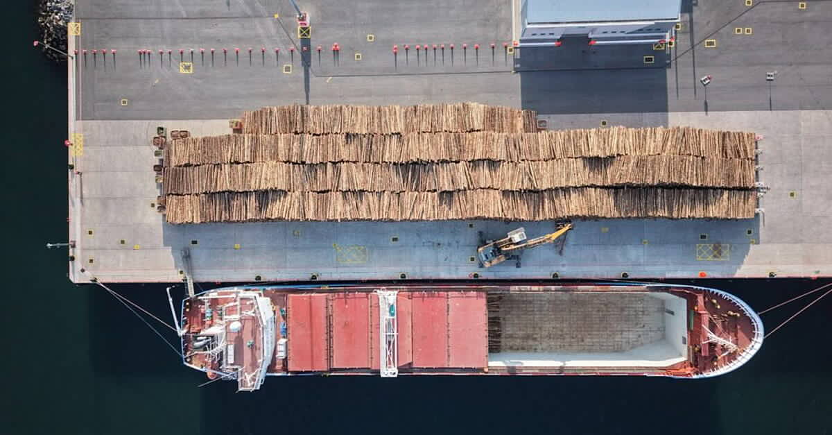 Timber exports resume from Killybegs Harbour