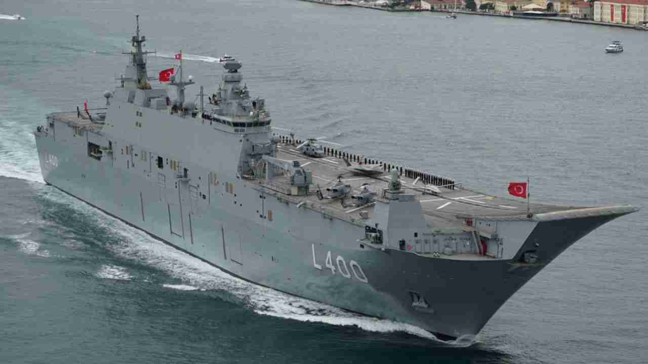 La Turchia invia il porta-drone TCG Anadolu all’esercitazione navale della NATO in Europa