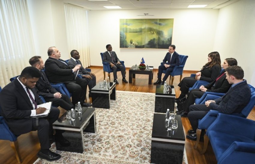 Kurti pret në takim Apostullin nga Gana, flasin për bashkëpunim ekonomik dhe kulturor