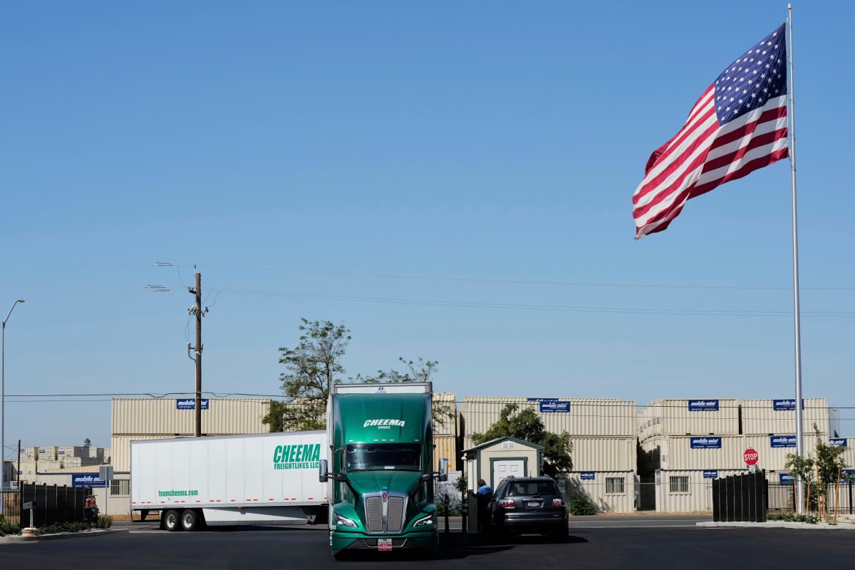 Gobierno de Trump afirma que retiró a más de 800 camioneros supuestamente “peligrosos”