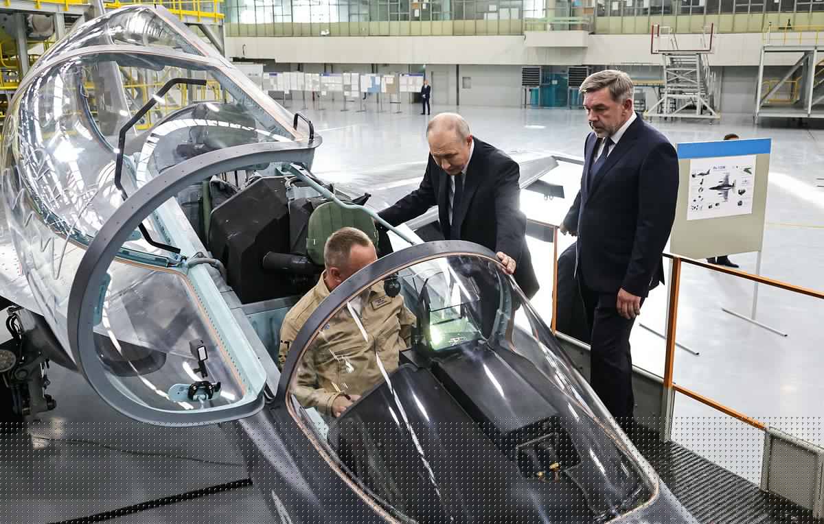 Putin inspects upgraded Yak-130M combat trainer aircraft at Irkutsk Aviation Plant