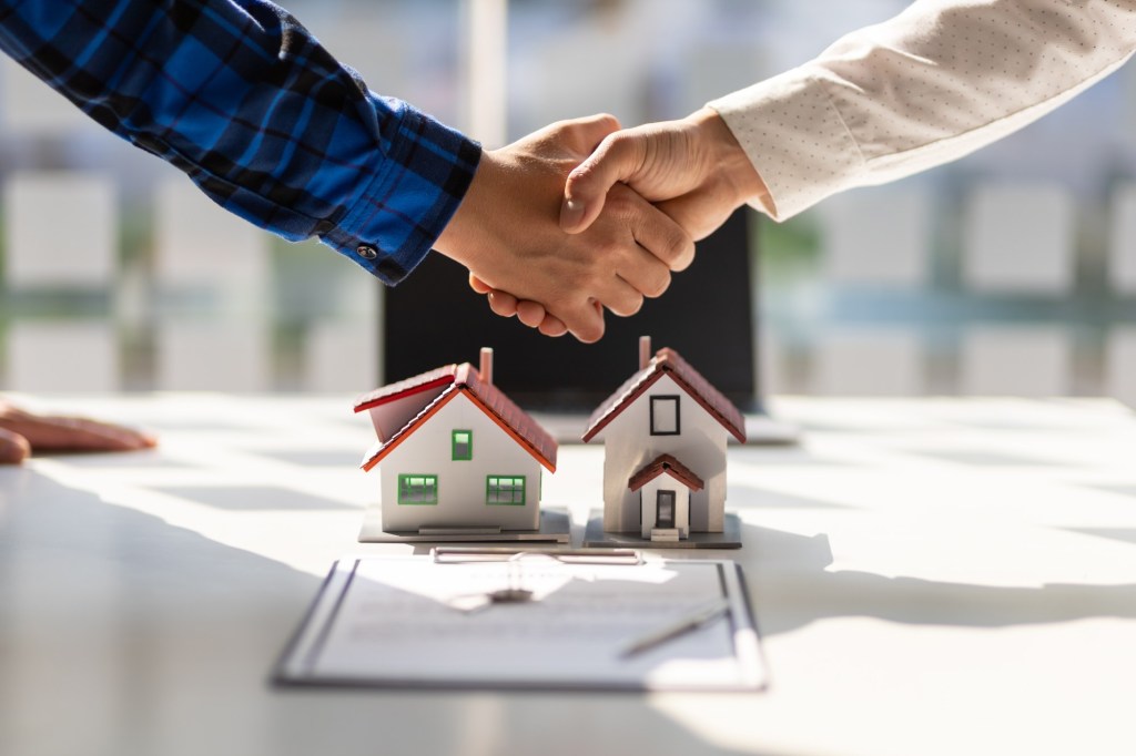 How to find a buyers’ real estate agent and negotiate the commission