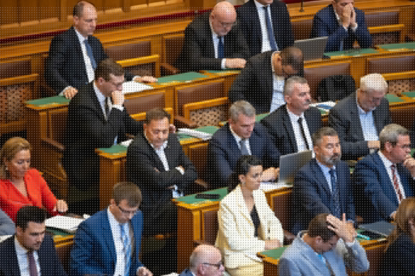 Belátták, hogy ez így nem megy, a Fidesz parlamenti képviselőinek tizedét még idén lecserélik