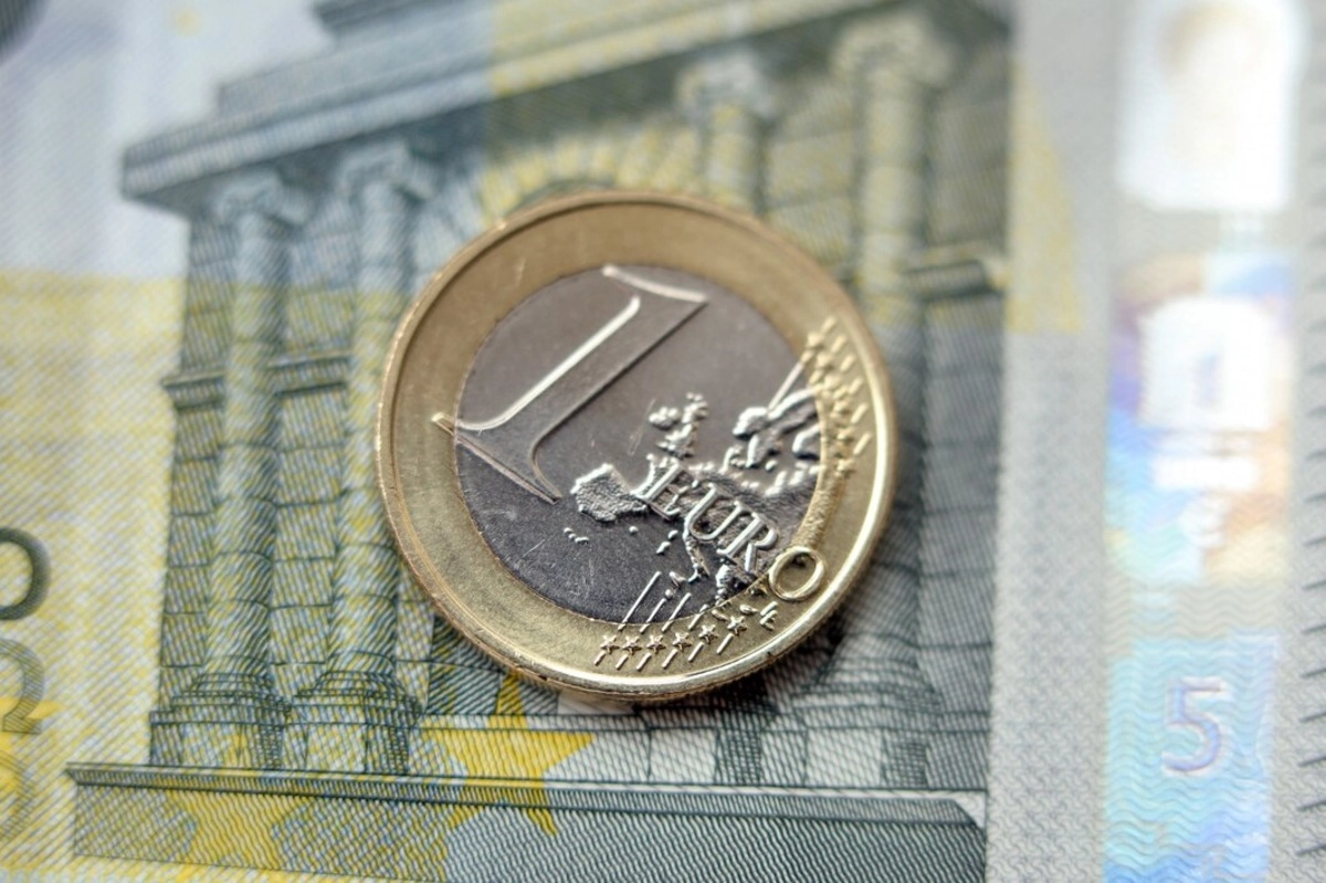 Euro continuă să câștige teren în raport cu moneda noastră. Cursul valutar anunțat pentru miercuri de BNR